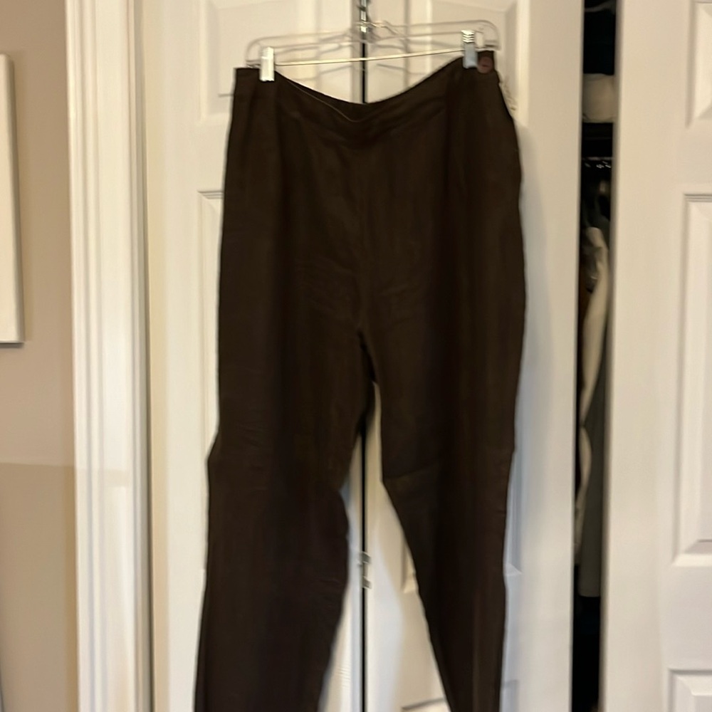 Flax NWT 100% brown linen Pants. Flat front with elastic back waist size medium.